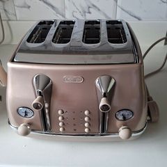 Delonghi kettle and toaster set