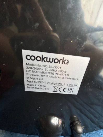 Electric slow cooker