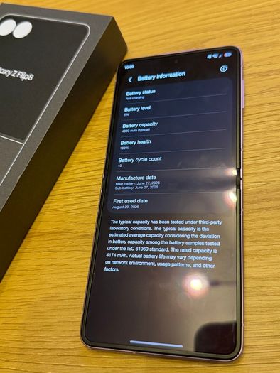 Samsung Galaxy Z Flip8 - 256GB - Excellent condition