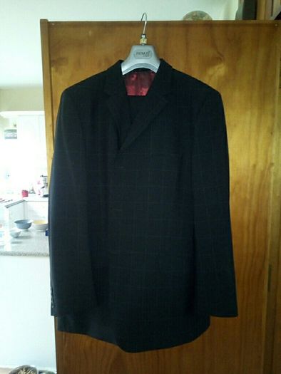 Remus Uomo. 2 peice suit.