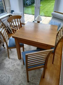 Extendable Kitchen Table and chairs