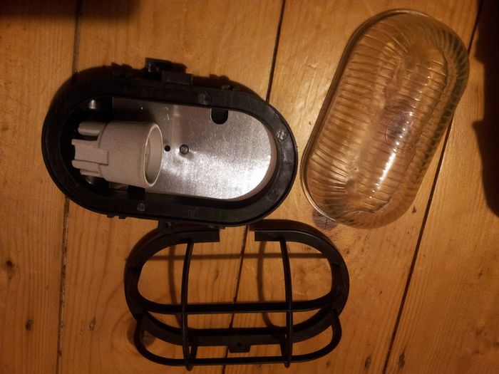 Bulk Head 60w
