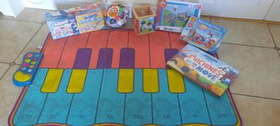 Piano mat, puzzles and megablocks
