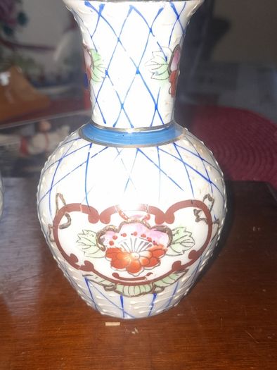 Vintage 3 Chinese Mini Vases. The set includes two slender necked vases and one wider Scalloped Rim Jar, in good condition, postage available or collection
