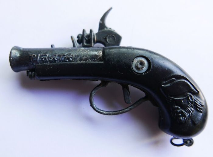 Vintage Bluebeards Flintlock small Cap Gun (in working order)
