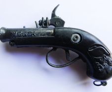 Vintage Bluebeards Flintlock small Cap Gun (in working order)
