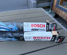 Bosch aero ap30u 750mm x2 as new wipe blades/removed without use due to car change.