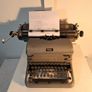 Vintage steel Royal manual typewriter Image 4