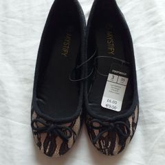 Ballerina Lace Pumps - Size 3