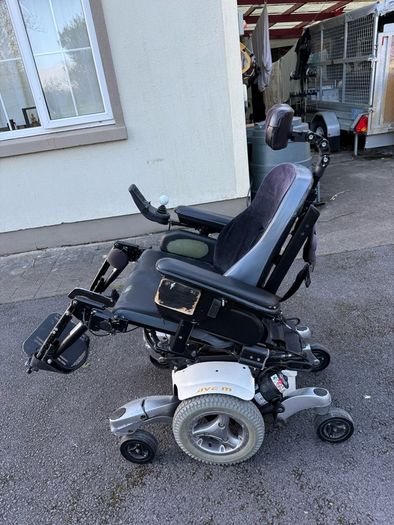 Quickie Jive M Electric Wheelchair - Excellent Condition with Powered Seat Lift & Tilt
