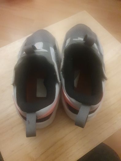 Kids NIKE Trainers/Girls AirMax Bolt Trainers Size: 7.5 UK .. 25 EU