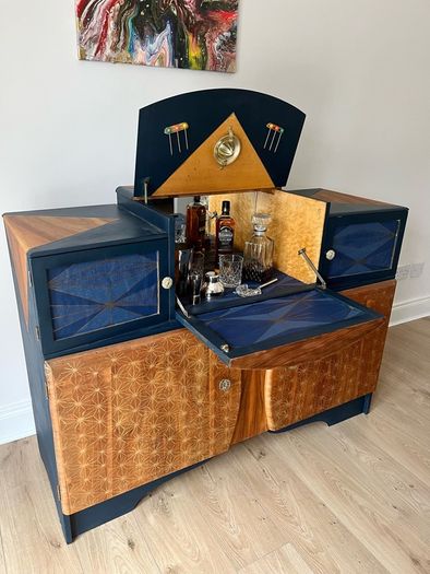 SALE!Stunning Vintage Cocktail Cabinet/Drinks Cabinet/ Sideboard