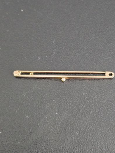 Gold 9ct brooch Seawater Mabe Pearl