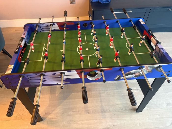Fussball Table +  6 balls