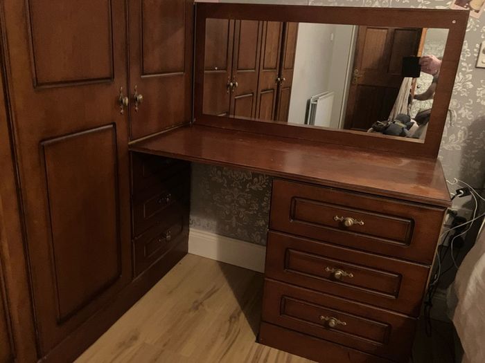 Built-in wardrobes / dressing table