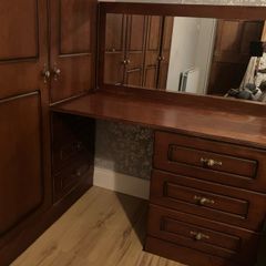Built-in wardrobes / dressing table