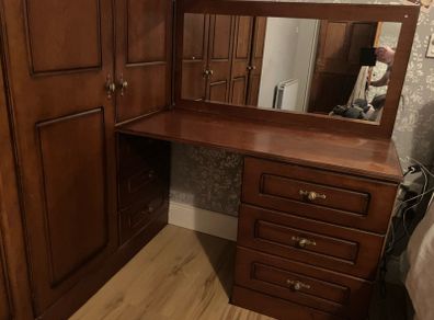 Built-in wardrobes / dressing table