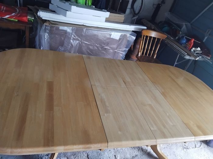 Table and 6 matching chairs