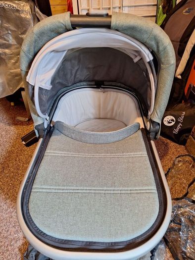 Uppababy Basinette, rain/mosquito over, mattress,