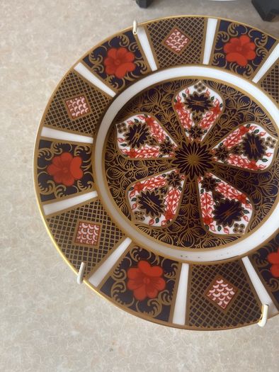 Royal Crown Darby " Old Imari" 1128 6.5" plates