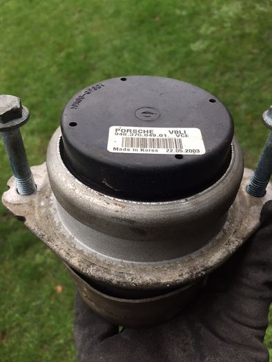 94837504901 porsche cayenne engine mount
