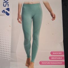 Seamless base layer bottoms