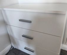 chest of drawers