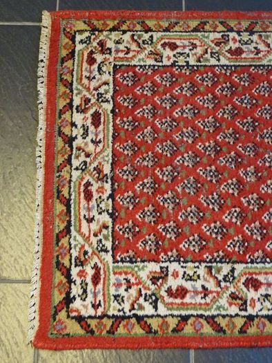 Superb P.ersian Sarough Rug 2.75m x 0.8m (H)