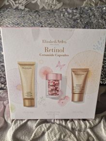 Elizabeth Arden Retinol Capsules gift set