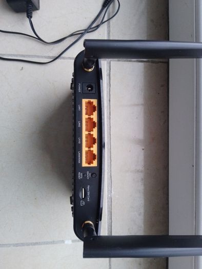 4G LTE  Wi-Fi / Cable router