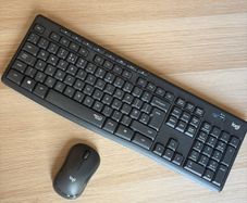 Logitech MK295 Silent Wireless Keyboard & Mouse Set