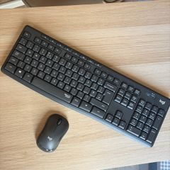 Logitech MK295 Silent Wireless Keyboard & Mouse Set