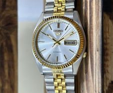 Rare Seiko 5 Automatic 17 jewel Silver Dial Mens watch 7009-3111