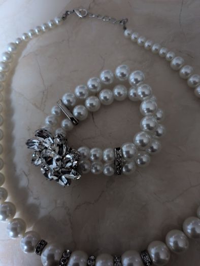 Pear & Diamond  Necklace & Bracelet Set. Costume Jewellery.