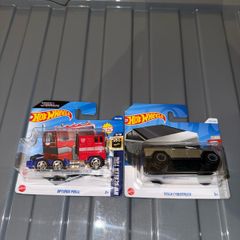 Hot Wheels Optimus Prime/Cybertruck