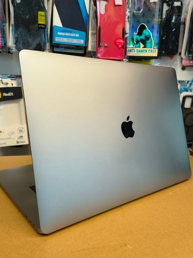 Touch Bar Apple MacBook Pro 15 Model:  A1707 (2017) 15.4'' Intel i7 @ 2.80 GHz 512GB SSD 16GB RAM Space Grey (Battery Cycle: 0) Excellent