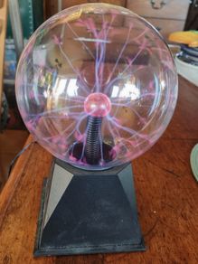Plasma lamp/plasma ball