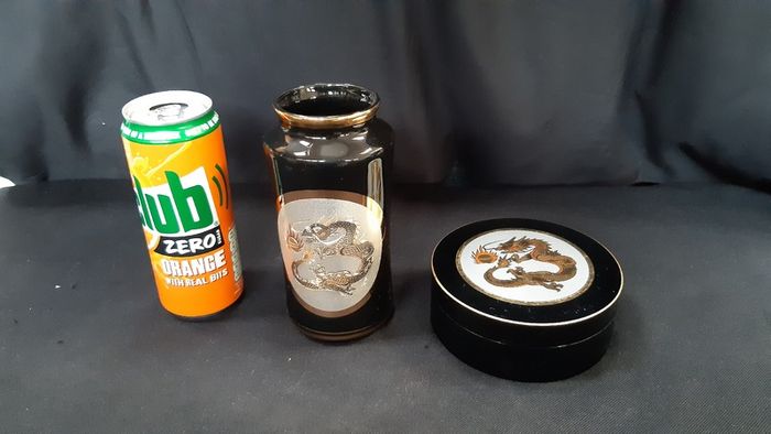 The Art of Chokin Vase and Placemats