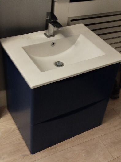 vanity unit with basin, tap and drawers dark blue. Size 600 mm.
