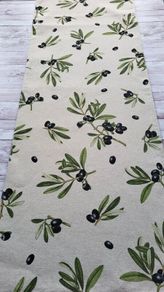 Table  runner ''Olives'' Matching napkins.