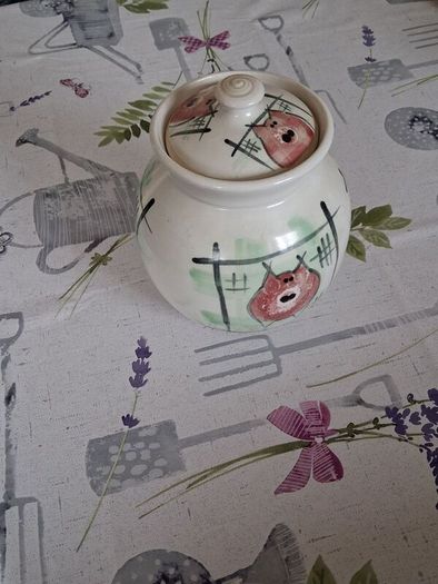 Crom Abu Pottery