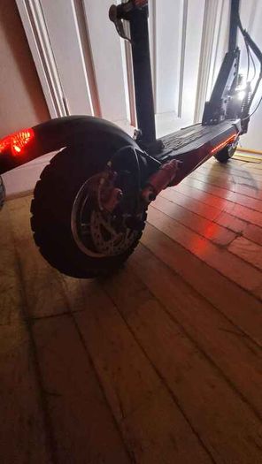 Kugoo Kirin M4 Pro E-Scooter with folding frame and fitted seat