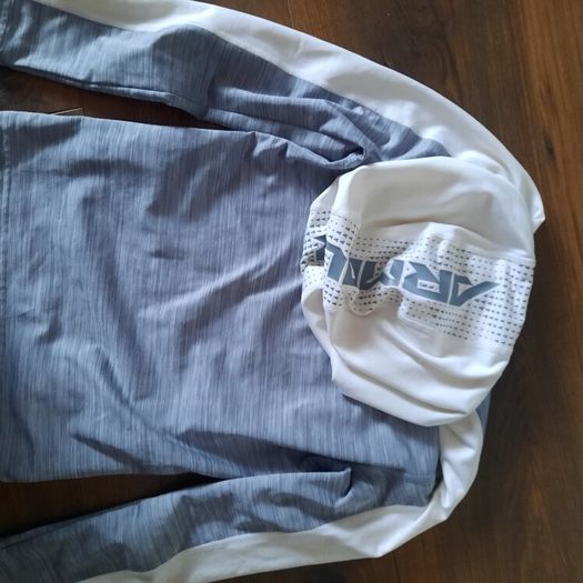 Under Armour hoodie girls size 7-8 years