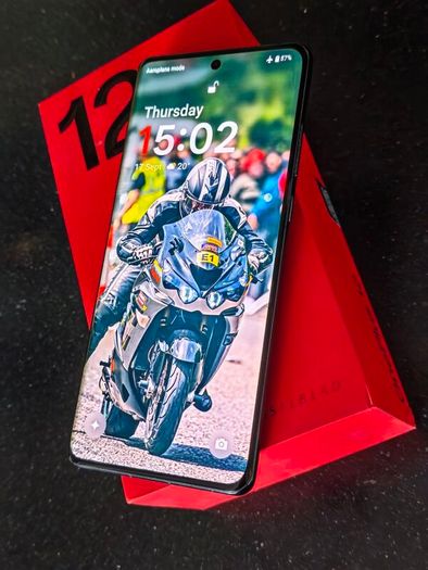 One Plus 12 - 512gb, Ram - 16gb, Dual Sim!