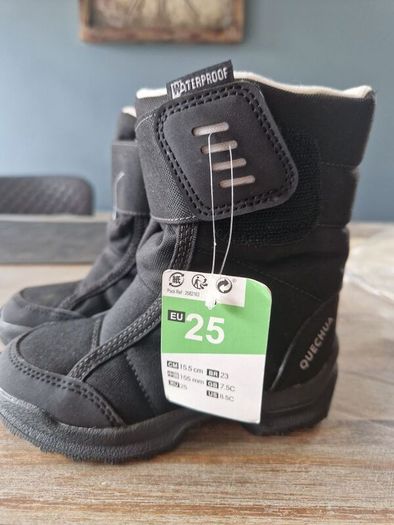 Decalthon waterproof kids boots size 25 EU