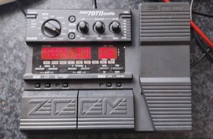 Zoom 707 Ii Multi Effector Guitar Pedal