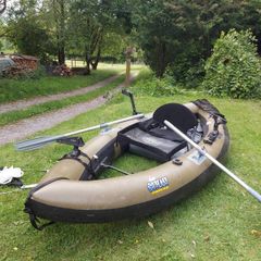Outcast Commander Fishing boat