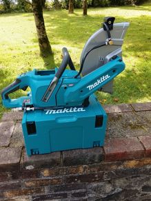 Makita 40v 12 inch consaw 2 batteries & ckarger like new