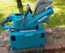 Makita 40v 12 inch consaw 2 batteries & ckarger like new
