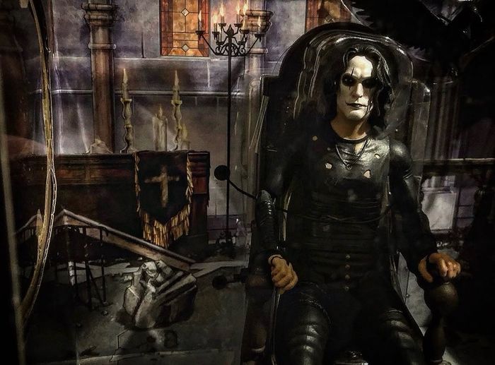 The Crow Diamond Select in Chair 2021